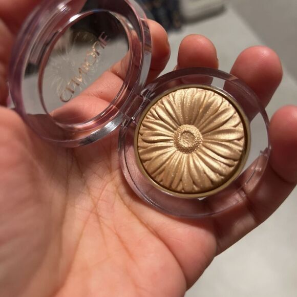 Clinique Celebration Pop Highlighter in Gold Celebration - Picture 6 of 12